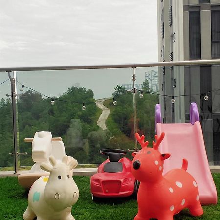 D Bunga مسلم Homestay Pool View Legoland Nusajaya 누사자야 외부 사진