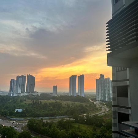 D Bunga مسلم Homestay Pool View Legoland Nusajaya 누사자야 외부 사진