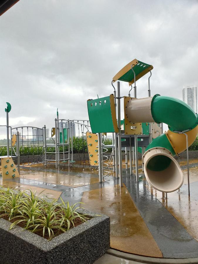 D Bunga مسلم Homestay Pool View Legoland Nusajaya 누사자야 외부 사진