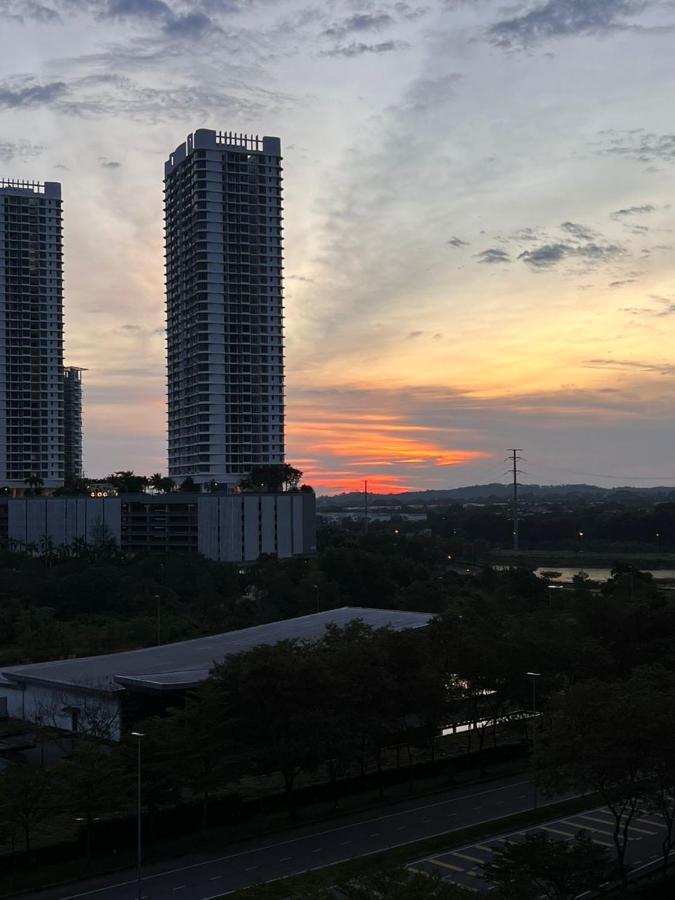 D Bunga مسلم Homestay Pool View Legoland Nusajaya 누사자야 외부 사진