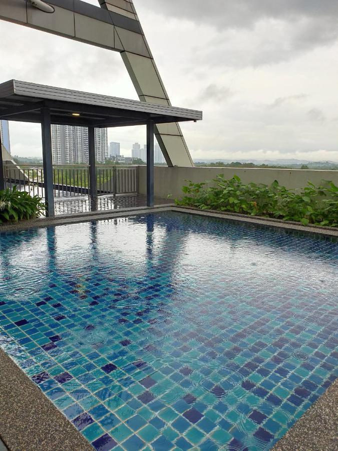 D Bunga مسلم Homestay Pool View Legoland Nusajaya 누사자야 외부 사진