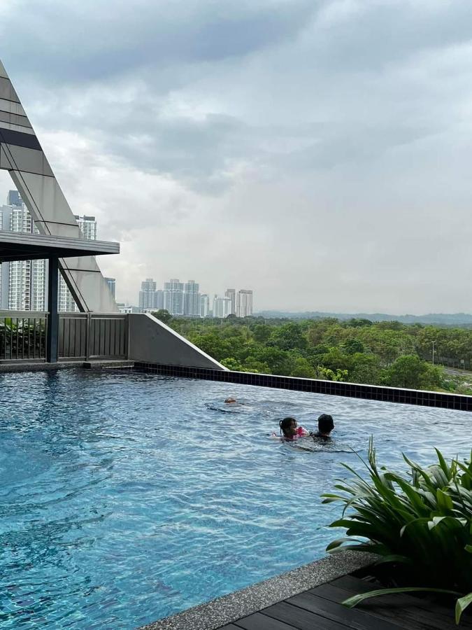 D Bunga مسلم Homestay Pool View Legoland Nusajaya 누사자야 외부 사진