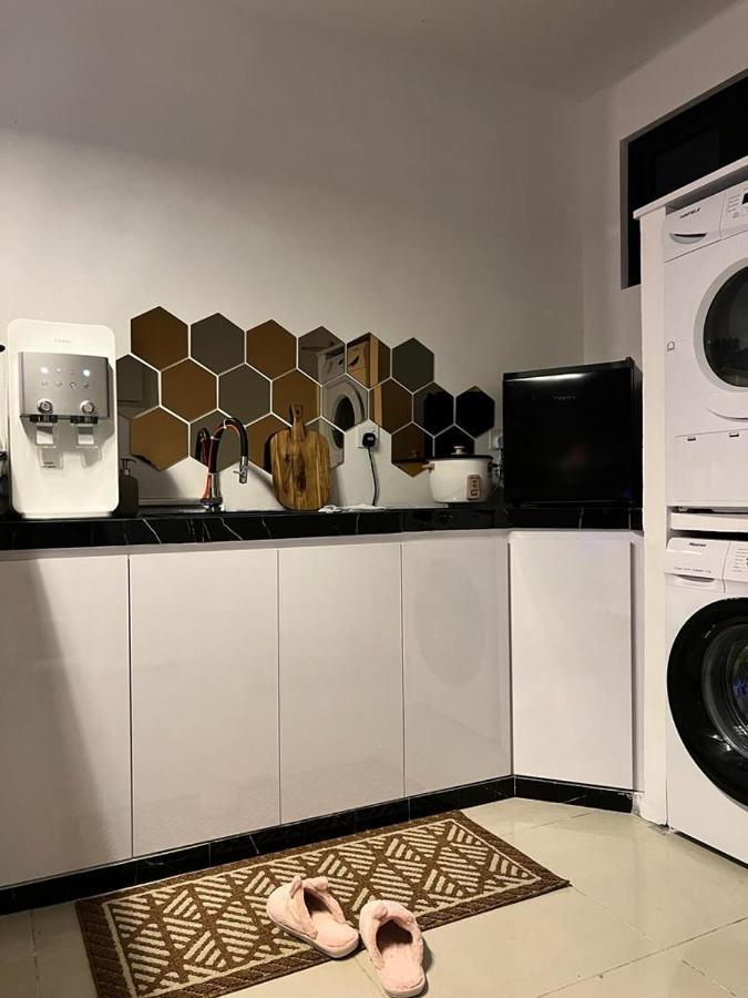 D Bunga مسلم Homestay Pool View Legoland Nusajaya 누사자야 외부 사진