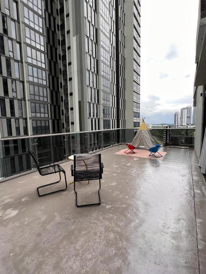 D Bunga مسلم Homestay Pool View Legoland Nusajaya 누사자야 외부 사진