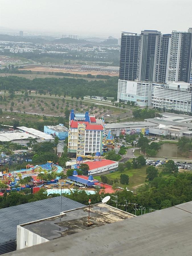 D Bunga مسلم Homestay Pool View Legoland Nusajaya 누사자야 외부 사진