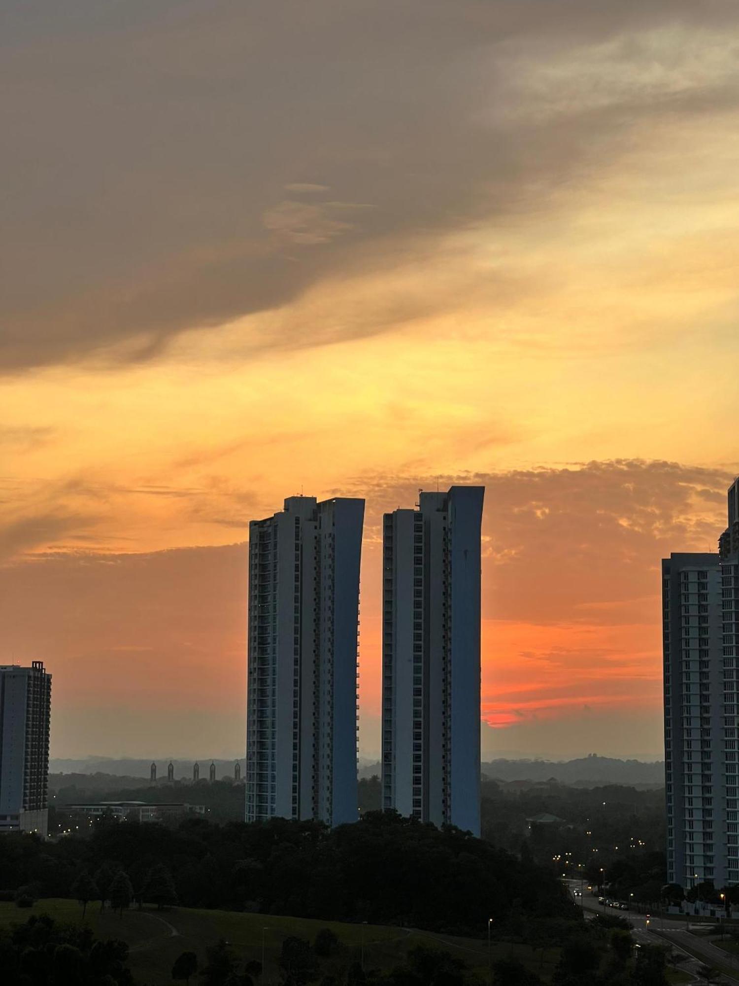 D Bunga مسلم Homestay Pool View Legoland Nusajaya 누사자야 외부 사진